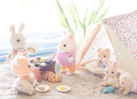 Céleste a testé le set camping de bord de mer des Sylvanian Families