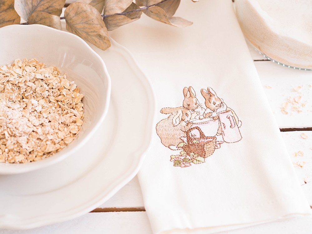 Serviette de table en coton - Les soeurs de Pierre Lapin à l'heure du thé