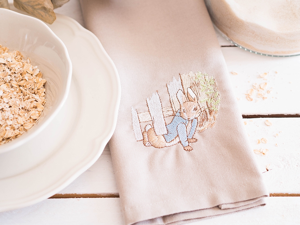 Serviette de table en coton - Pierre Lapin se faufile chez Mc Gregor