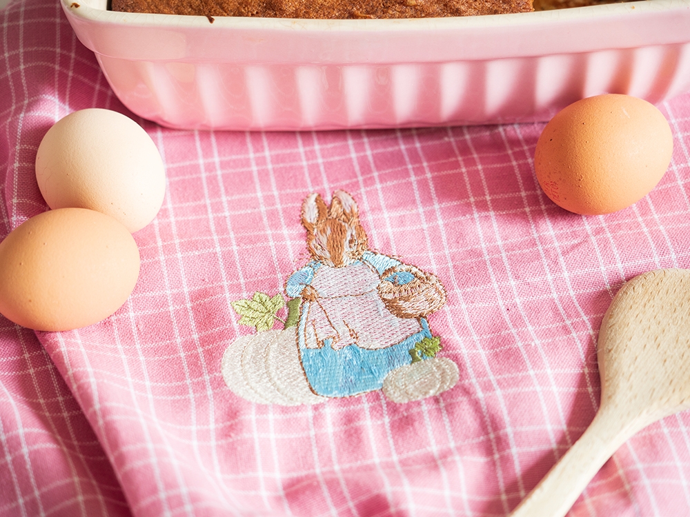 Tea Towel - Joséphine au milieu des citrouilles