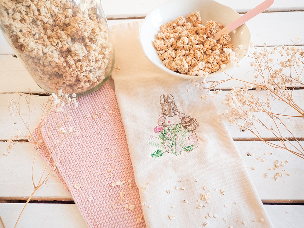 Serviette de table en coton - Maman lapine dans les fleurs