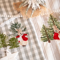 Peter patine dans les sapins