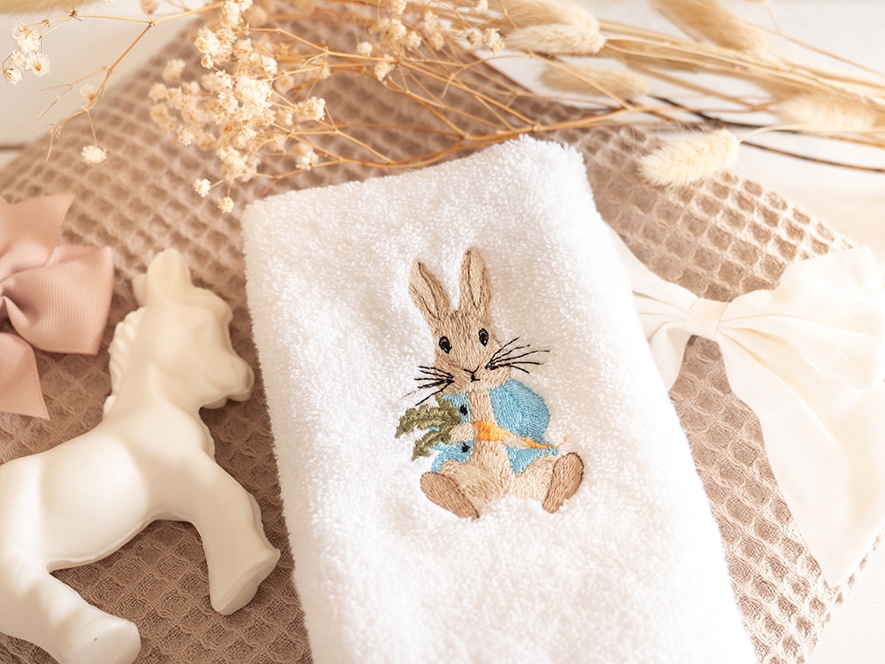 Serviette de bain - Lapin grignote une carotte