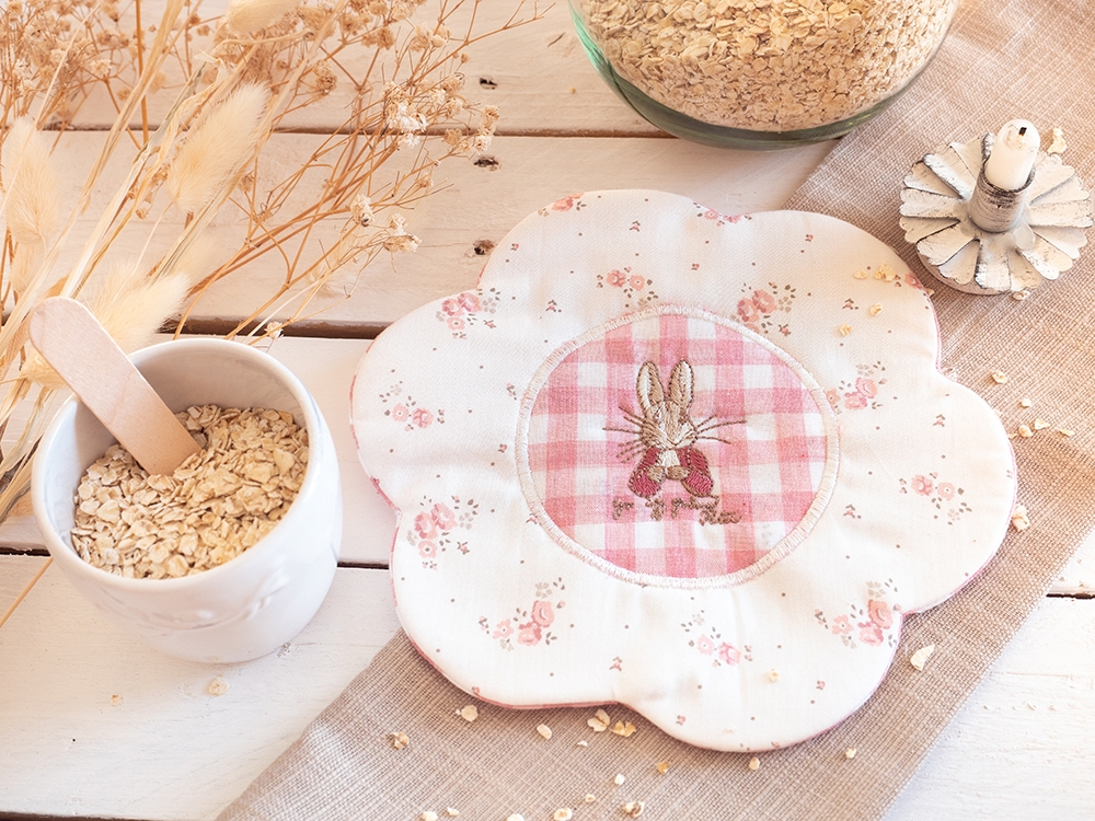 Sous tasse / mug rug brodé - Portrait Lapin