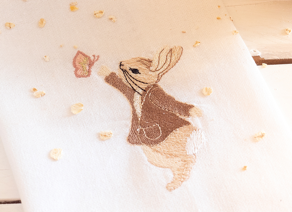Pierre Lapin et le papillon