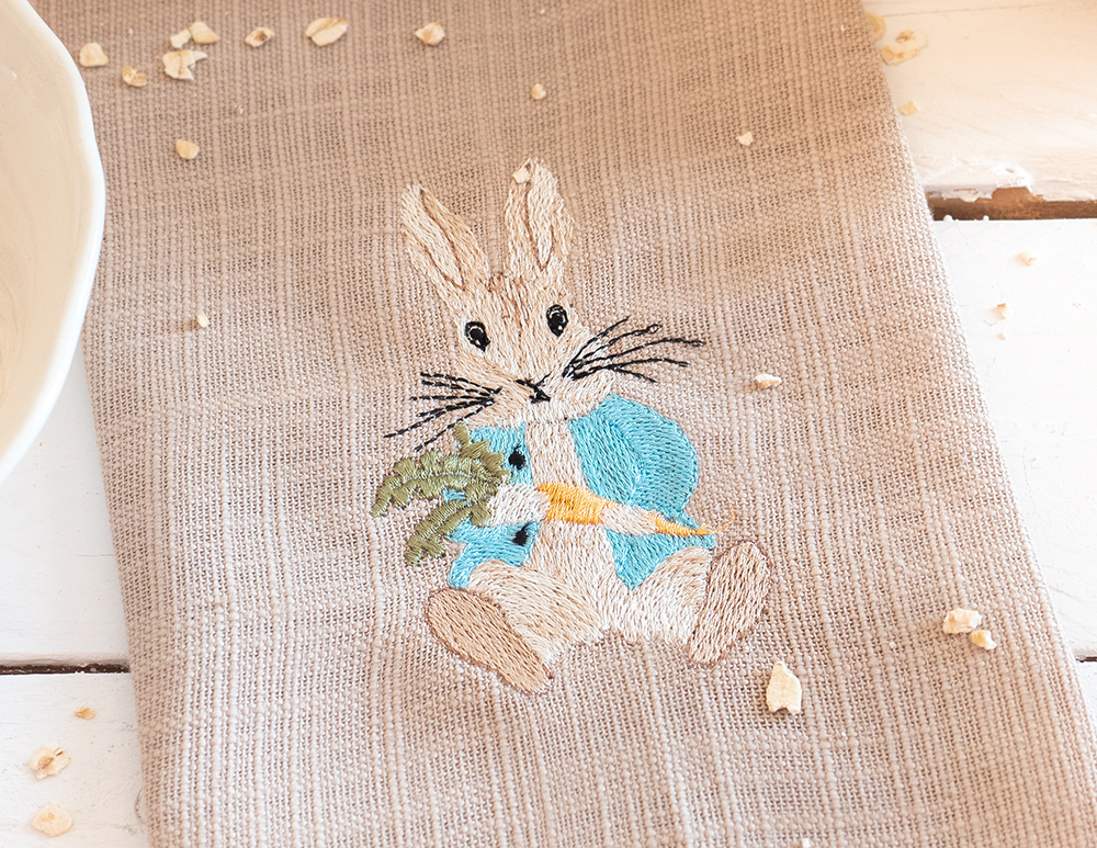 Pierre Lapin et sa carotte