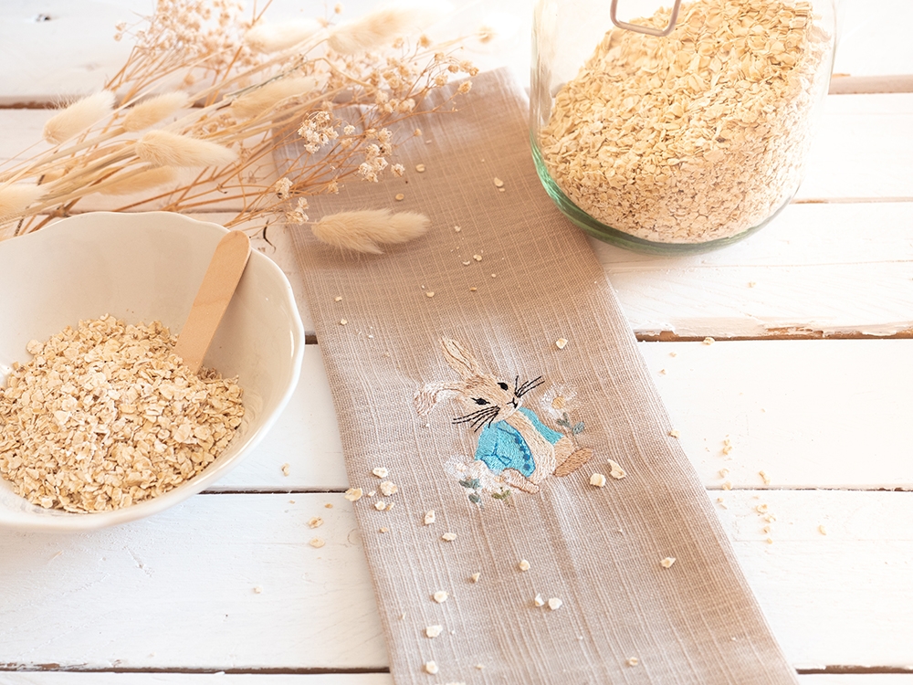 Serviette de table en coton - Lapin assis dans les fleurs