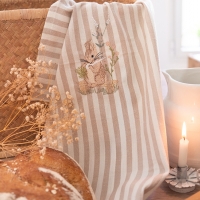 Pierre Lapin grignote un panais