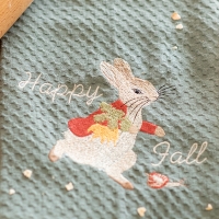 Pierre Lapin est heureux en automne