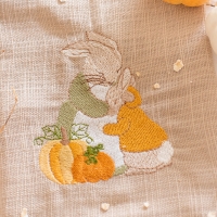 Pierre et Maman dans le champs de citrouilles
