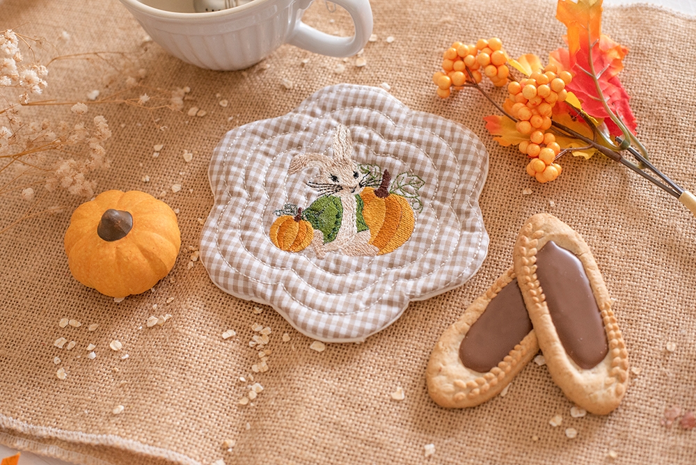 Sous tasse / mug rug - Peter and the pumpkin