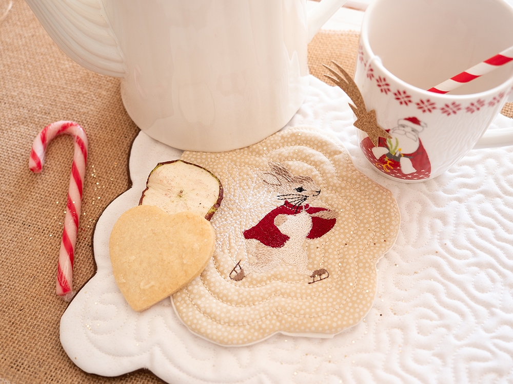 Sous tasse / mug rug brodé - Pierre fait du patinage