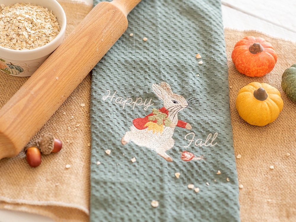 Pierre Lapin est heureux en automne