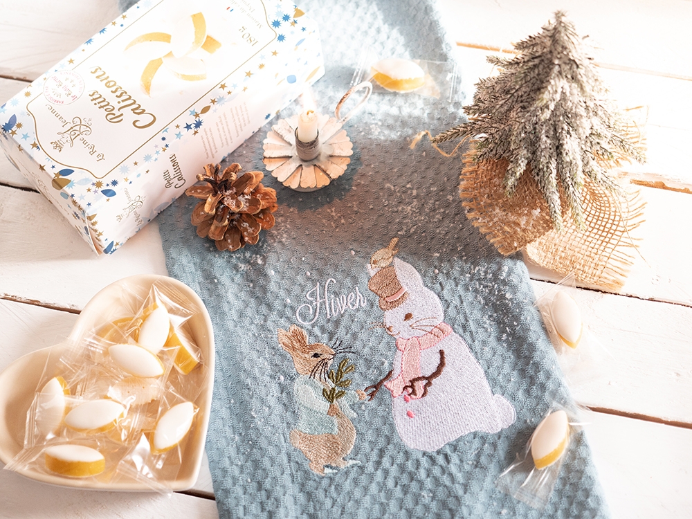 Tea Towel - Pierre Lapin et le bonhomme de neige