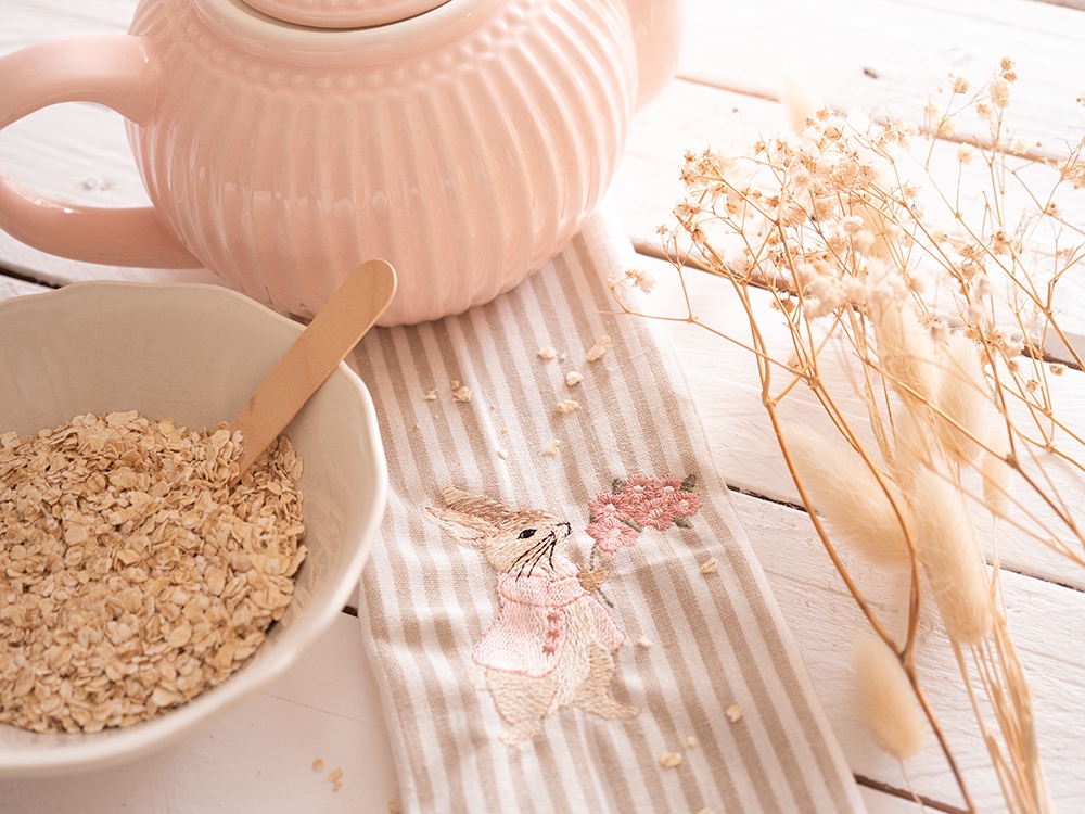 Serviette de table en coton - Pierre Lapin et la branche fleurie
