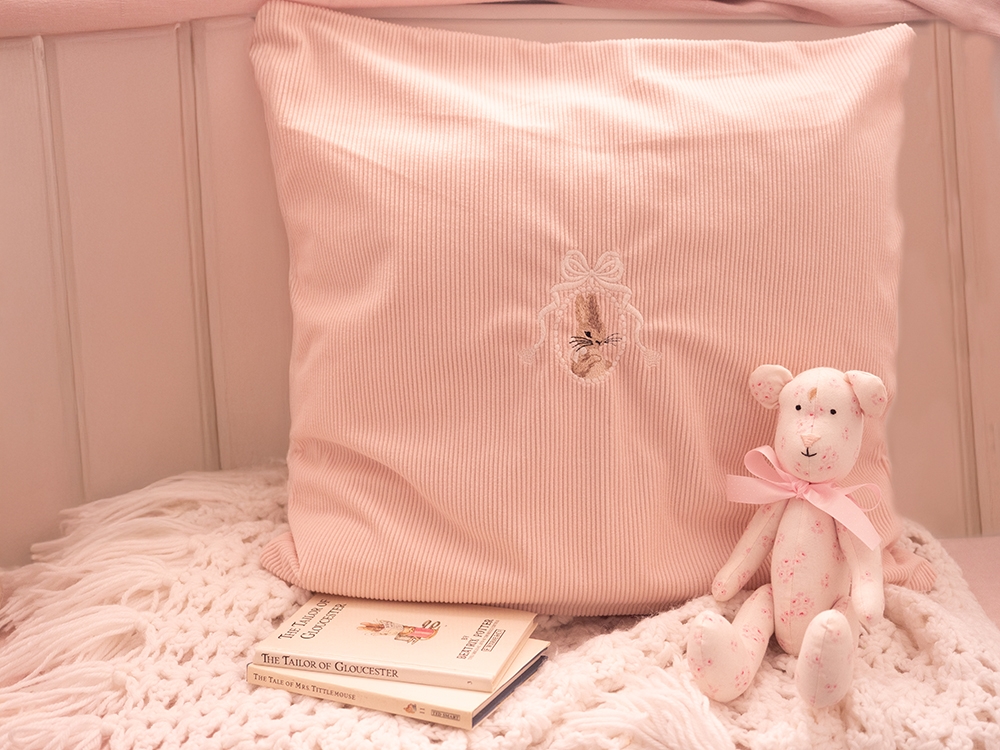 Coussin - Médaillon Pierre Lapin