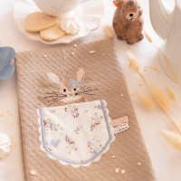 Petit lapin dans la poche fleur bleu