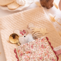 Petite souris dans la poche fleur printemps